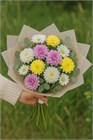 Летний букет с ромашкой и хризантемами