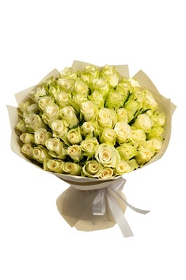 Букет из 51 белой розы (Кения) 40 см в оформлении 2557