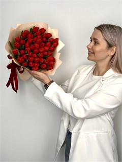 Букет из 51 красного тюльпана в оформлении 5967