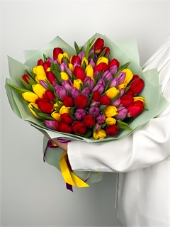 Букет из 101 тюльпана микс  в оформлении 5970