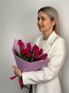 Букет из 15 тюльпанов розовых (Пинк Ардуа) в оформлении 6004