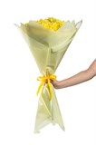 Букет из 15 желтых кустовых хризантем (Балтика) в оформлении 2440_42B78