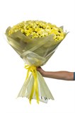 Букет из 25 желтых кустовых хризантем (Просекко) в оформлении 2426