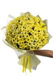 Букет из 25 желтых кустовых хризантем (Просекко) в оформлении 2426