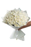 Букет из 25 белых кустовых хризантем (Балтика) в оформлении 2430_C37AB